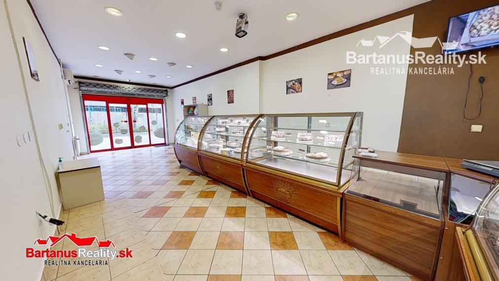 BartanusReality - Na predaj lukratívna komerčná budova vhodná pre investičný zámer, priamo v centre Trenčína, ulica Hviezdoslavova 10.