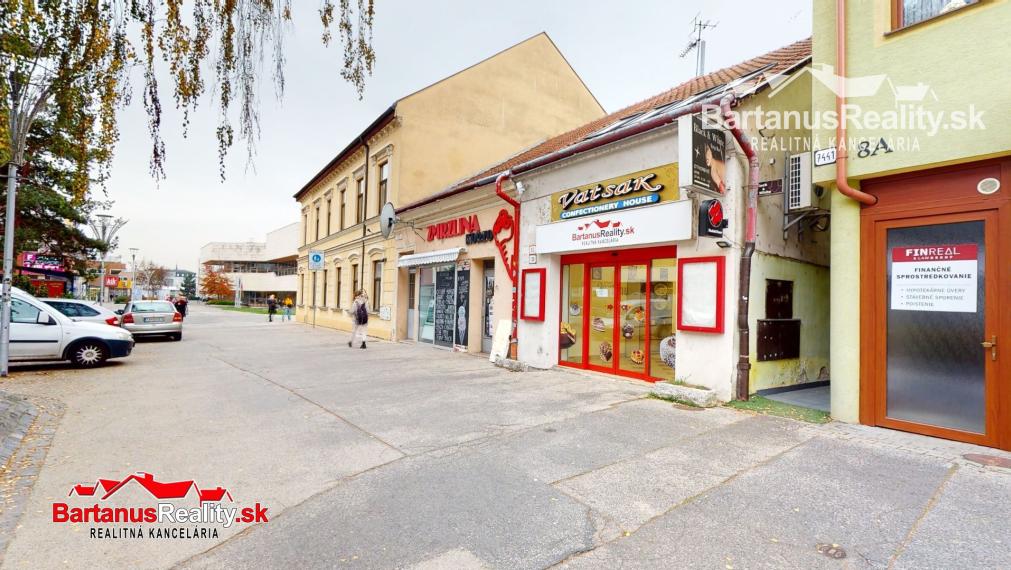 BartanusReality - Na predaj lukratívna komerčná budova vhodná pre investičný zámer, priamo v centre Trenčína, ulica Hviezdoslavova 10.