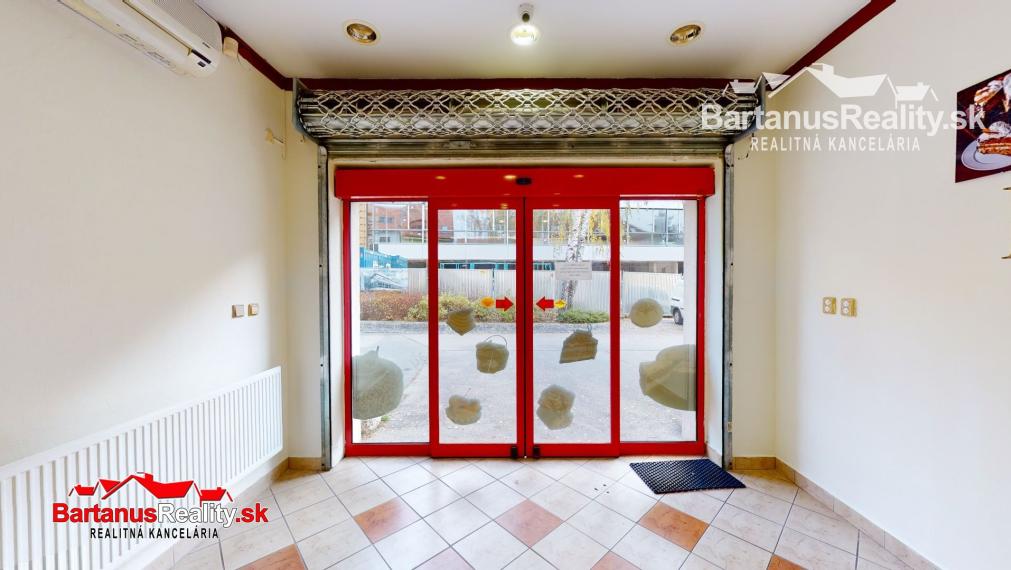 BartanusReality - Na predaj lukratívna komerčná budova vhodná pre investičný zámer, priamo v centre Trenčína, ulica Hviezdoslavova 10.
