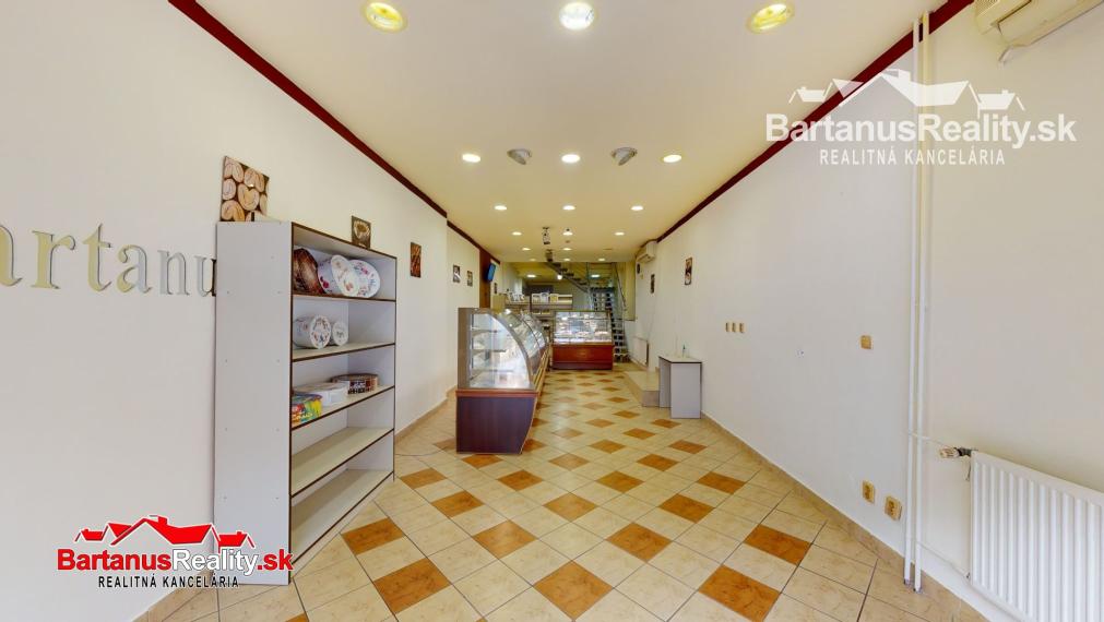 BartanusReality - Na predaj lukratívna komerčná budova vhodná pre investičný zámer, priamo v centre Trenčína, ulica Hviezdoslavova 10.
