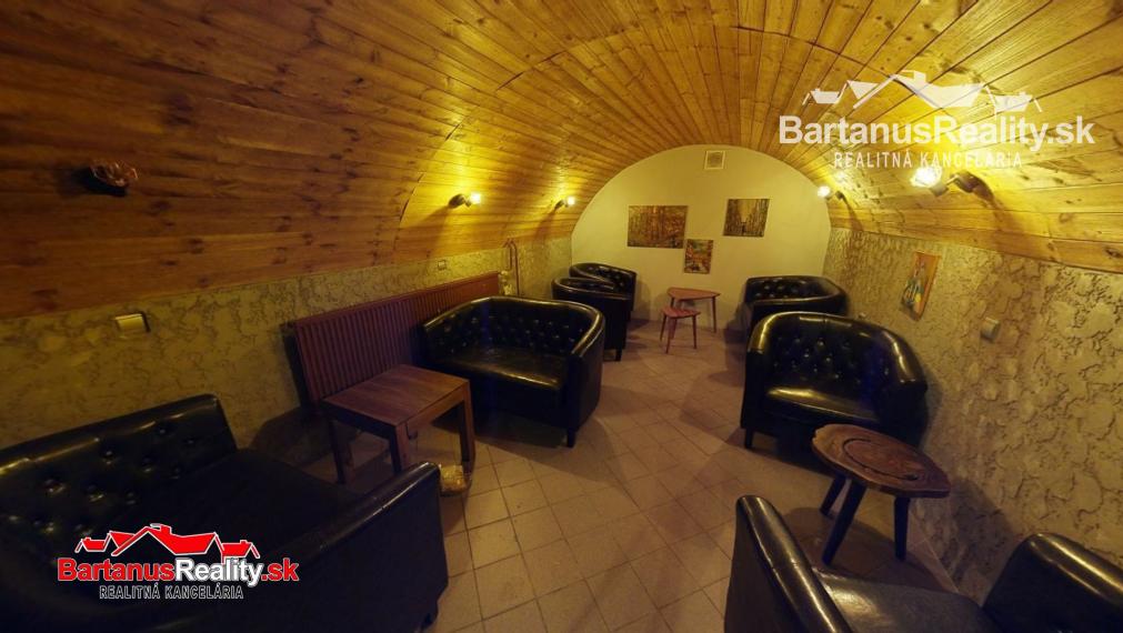 BartanusReality - Na predaj lukratívna komerčná budova vhodná pre investičný zámer, priamo v centre Trenčína, ulica Hviezdoslavova 10.