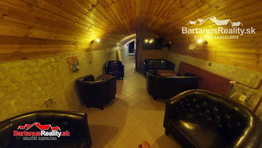 BartanusReality - Na predaj lukratívna komerčná budova vhodná pre investičný zámer, priamo v centre Trenčína, ulica Hviezdoslavova 10.