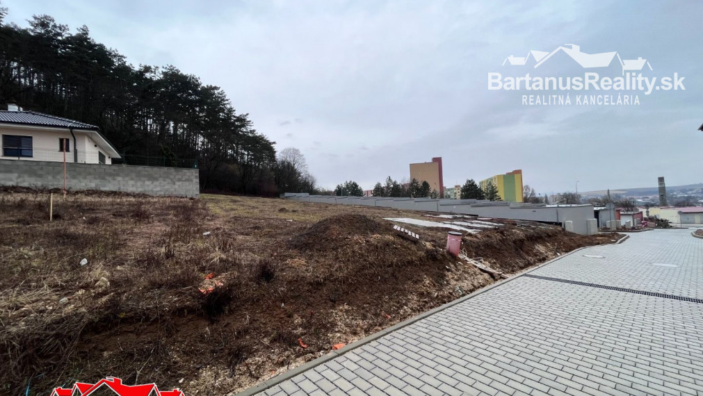 BartanusReality - Ponúkame na predaj zaujímavý pozemok na hranici mesta Partizánske s Malými Uhercami, časť Pod Hôrkou.