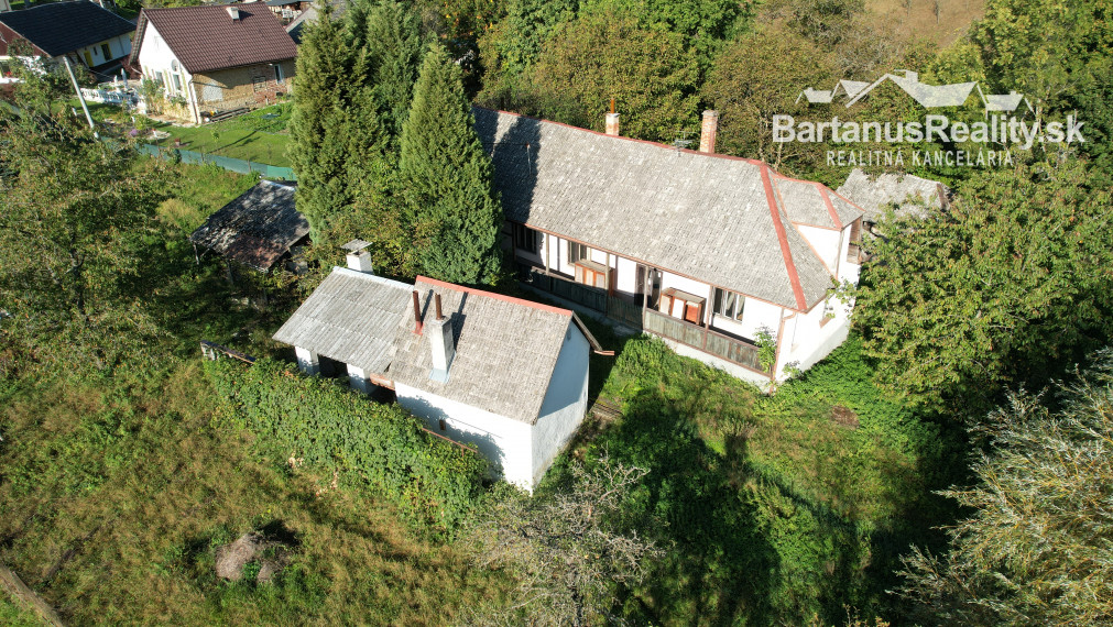 BartanusReality - Na predaj starší rodinný dom s veľkým pozemkom v obci Trenčianske Mitice - Zemianske Mitice.