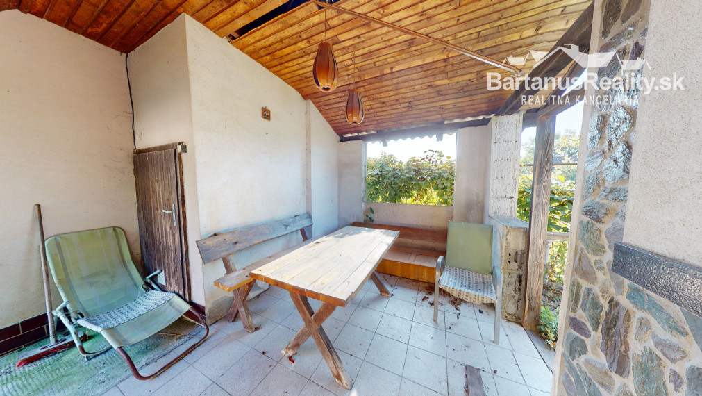 BartanusReality - Na predaj starší rodinný dom s veľkým pozemkom v obci Trenčianske Mitice - Zemianske Mitice.