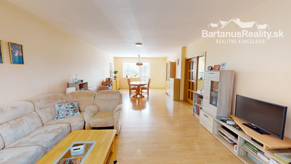 BartanusReality - Na predaj rozmerný rodinný dom s pozemkom 2480 m2 v Dubnici nad Váhom, Bottova ulica.