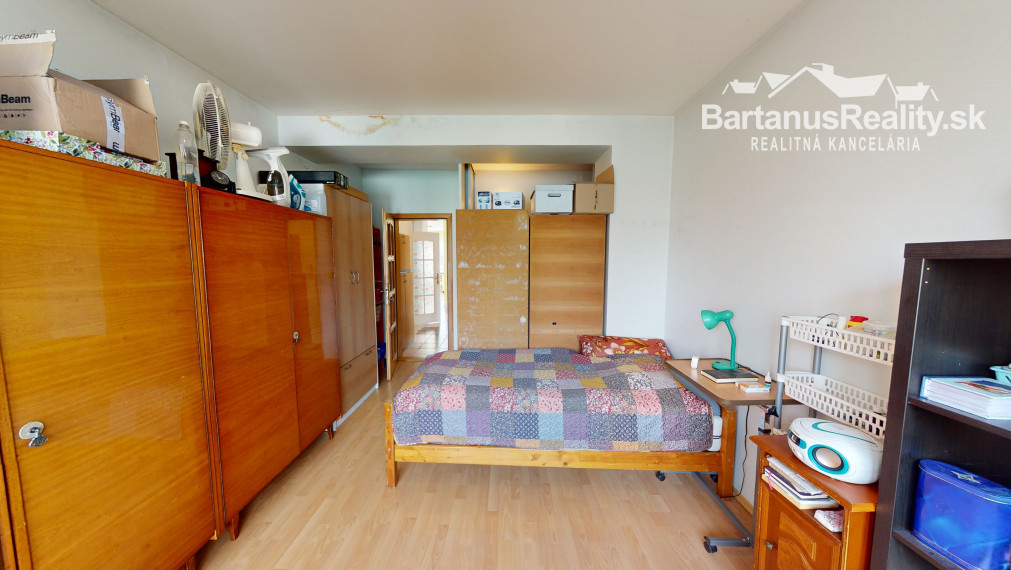 BartanusReality - Na predaj rozmerný rodinný dom s pozemkom 2480 m2 v Dubnici nad Váhom, Bottova ulica.