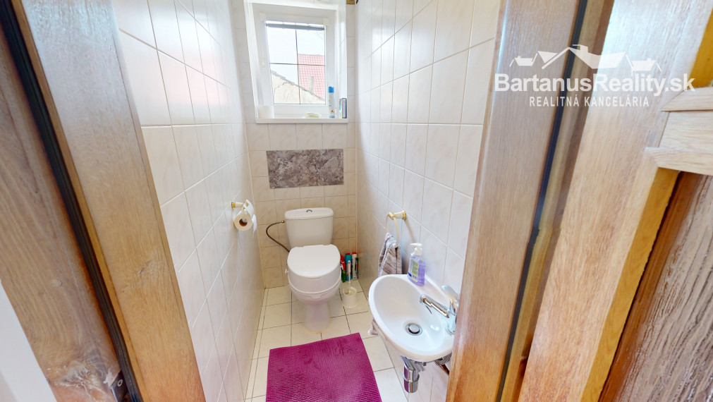 BartanusReality - Na predaj rozmerný rodinný dom s pozemkom 2480 m2 v Dubnici nad Váhom, Bottova ulica.