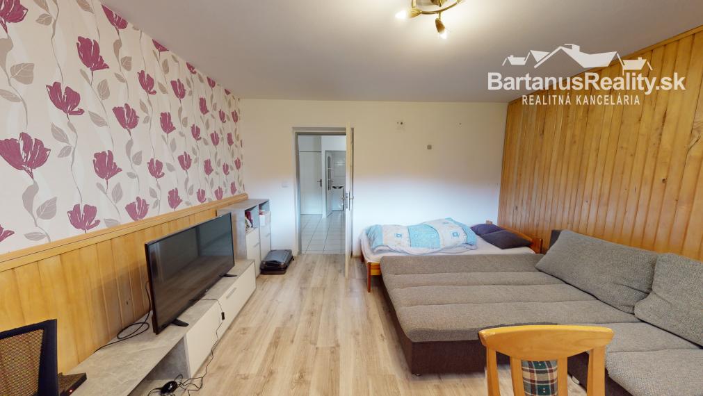 BartanusReality - Na predaj rozmerný rodinný dom s pozemkom 2480 m2 v Dubnici nad Váhom, Bottova ulica.