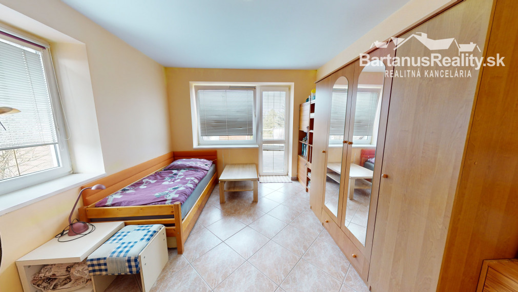 BartanusReality - Na predaj rozmerný rodinný dom s pozemkom 2480 m2 v Dubnici nad Váhom, Bottova ulica.