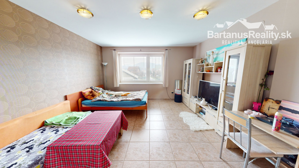 BartanusReality - Na predaj rozmerný rodinný dom s pozemkom 2480 m2 v Dubnici nad Váhom, Bottova ulica.