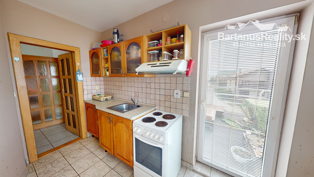 BartanusReality - Na predaj rozmerný rodinný dom s pozemkom 2480 m2 v Dubnici nad Váhom, Bottova ulica.