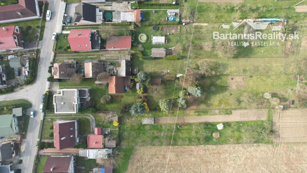 BartanusReality - Na predaj rozmerný rodinný dom s pozemkom 2480 m2 v Dubnici nad Váhom, Bottova ulica.