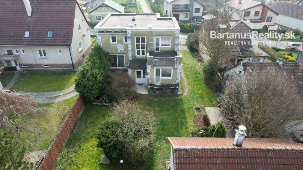 BartanusReality - Na predaj rozmerný rodinný dom s pozemkom 2480 m2 v Dubnici nad Váhom, Bottova ulica.