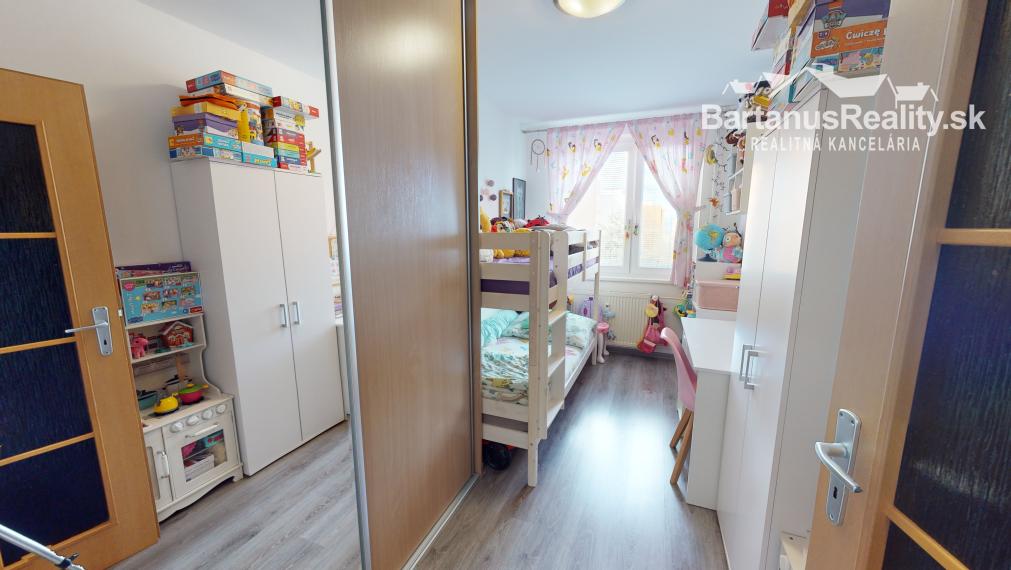 BartanusReality - REZERVOVANÉ Na predaj kompletne zrekonštruovaný, 2 izbový byt v Trenčíne, Juh, K. Šmidkeho.