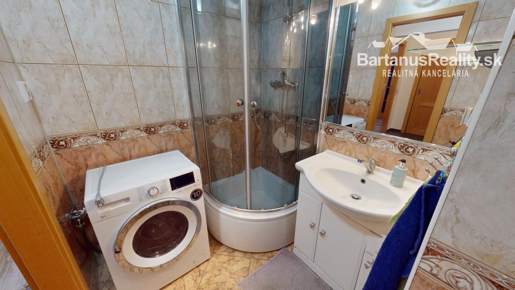 BartanusReality - REZERVOVANÉ Na predaj kompletne zrekonštruovaný, 2 izbový byt v Trenčíne, Juh, K. Šmidkeho.