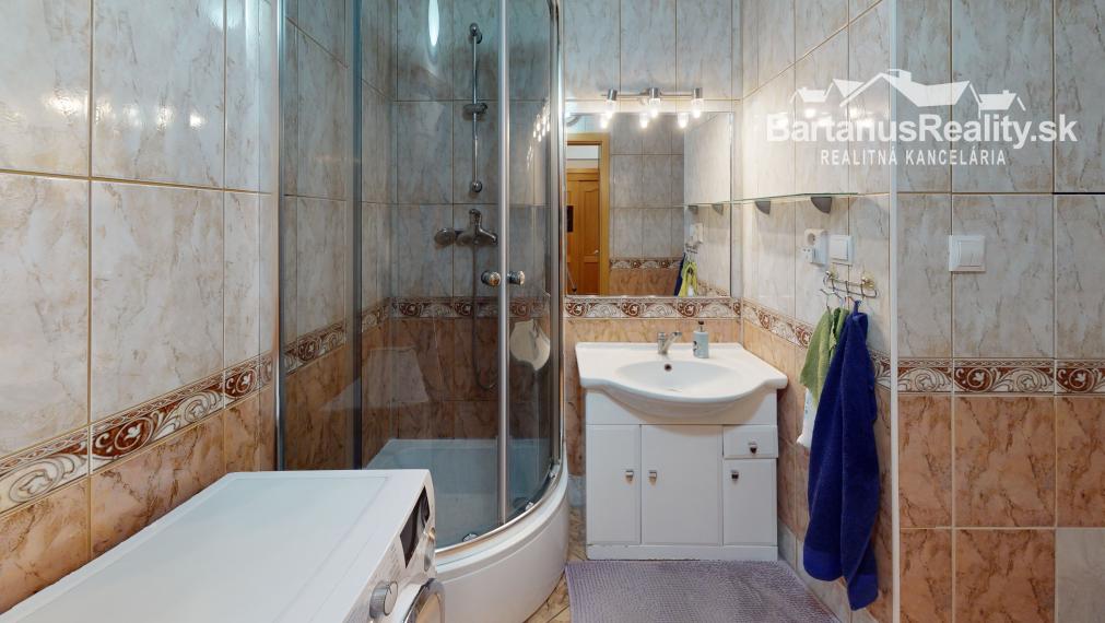 BartanusReality - REZERVOVANÉ Na predaj kompletne zrekonštruovaný, 2 izbový byt v Trenčíne, Juh, K. Šmidkeho.