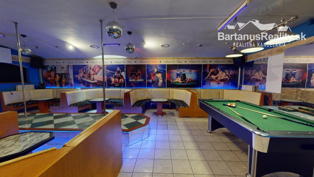 Na prenájom kompletne zariadený nočný bar, bývalý striptízový podnik Black & White, v centre Trenčína