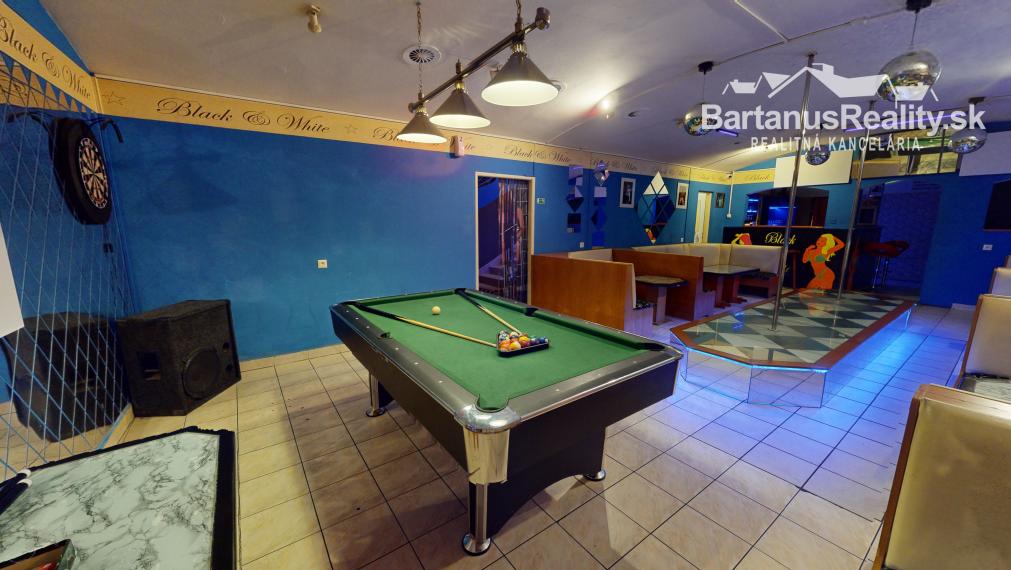 Na prenájom kompletne zariadený nočný bar, bývalý striptízový podnik Black & White, v centre Trenčína
