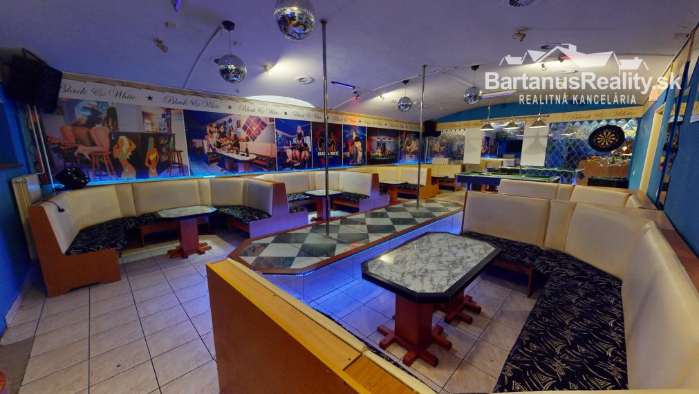 Na prenájom kompletne zariadený nočný bar, bývalý striptízový podnik Black & White, v centre Trenčína