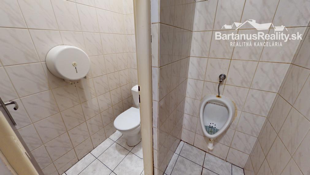 Na prenájom kompletne zariadený nočný bar, bývalý striptízový podnik Black & White, v centre Trenčína