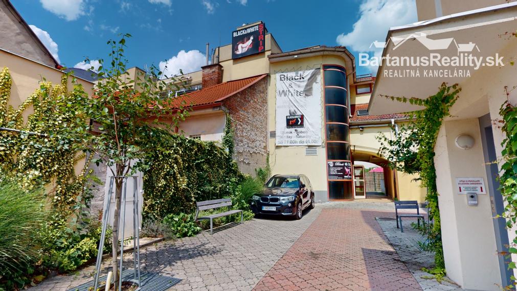 Na prenájom kompletne zariadený nočný bar, bývalý striptízový podnik Black & White, v centre Trenčína