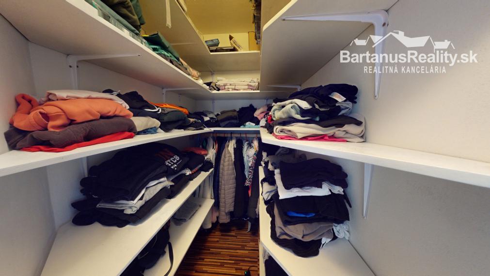 BartanusReality - !!!!! REZERVOVANÝ !!!!! kompletne zrekonštruovaný 2 izbový byt v Dubnici nad Váhom, Centrum I.