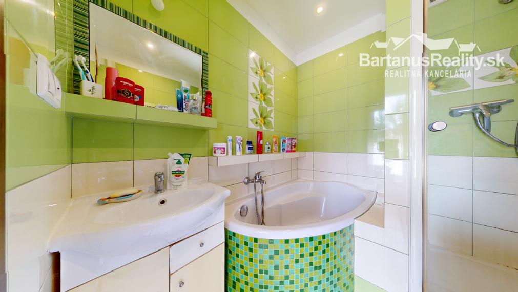 BartanusReality - !!!!! REZERVOVANÝ !!!!! kompletne zrekonštruovaný 2 izbový byt v Dubnici nad Váhom, Centrum I.