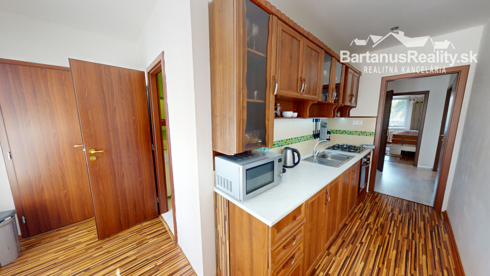 BartanusReality - !!!!! REZERVOVANÝ !!!!! kompletne zrekonštruovaný 2 izbový byt v Dubnici nad Váhom, Centrum I.