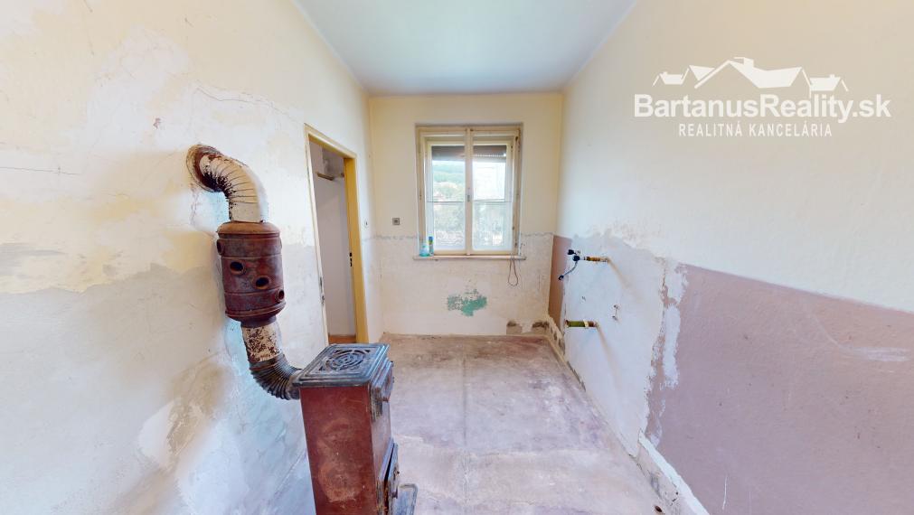 Na predaj starší rodinný dom v obci Horná Súča