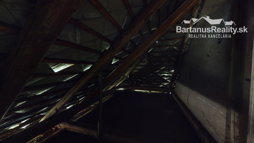 Na predaj starší rodinný dom v obci Horná Súča