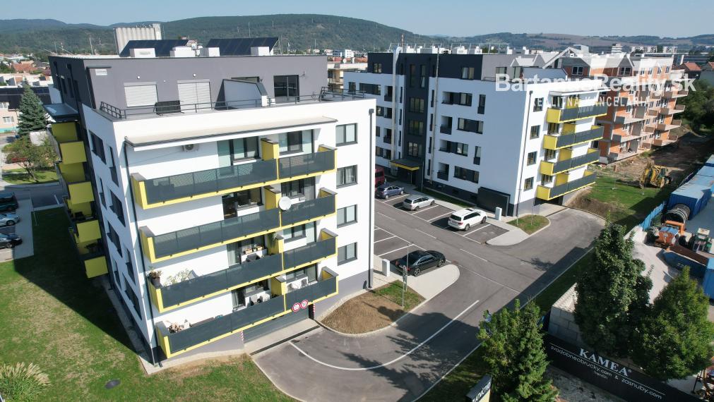 BartanusReality - !!!!! REZERVOVANÉ !!!!! 2 izbový byt 59 m2 + balkón 11 m2 - Rezidencia Kožušnícka, bytový dom A