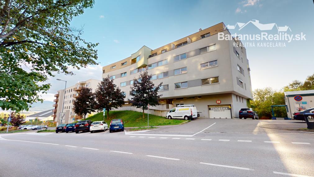 BartanusReality - !!!! REZERVOVANÝ !!!!Na predaj veľkometrážny 3-izbový byt s nádherným výhľadom v bytovom dome PANORAMA v Trenčíne, ul. Saratovská 7388/1A.