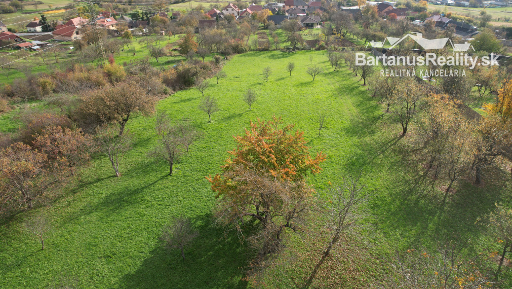 BartanusReality - Na predaj pozemok pre výstavbu rodinných domov v obci Trenčianske Mitice.