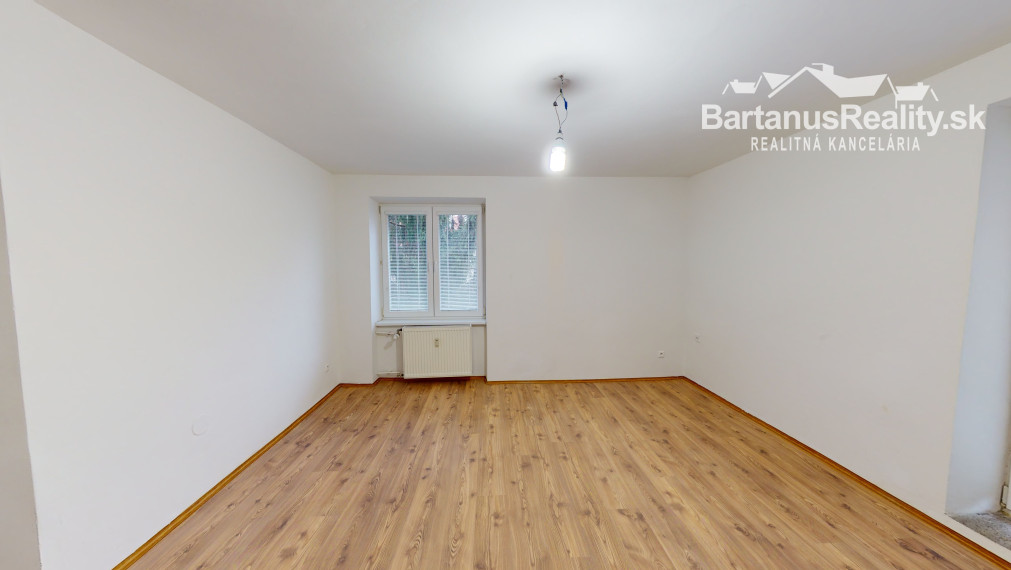 BartanusReality - !!!!! REZERVOVANÉ !!!!!  Na predaj 2-izbový byt vo vyhľadávanej lokalite mesta Trenčín, ul. 28.októbra.