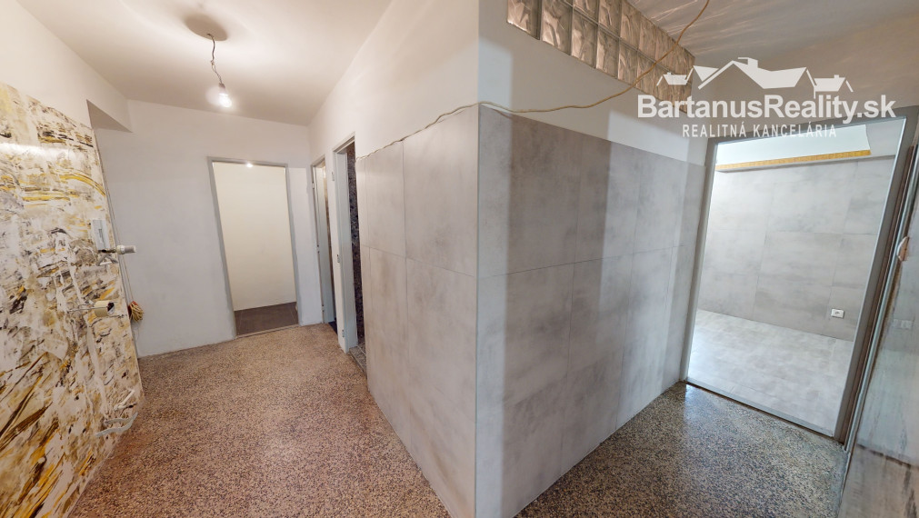 BartanusReality - !!!!! REZERVOVANÉ !!!!!  Na predaj 2-izbový byt vo vyhľadávanej lokalite mesta Trenčín, ul. 28.októbra.