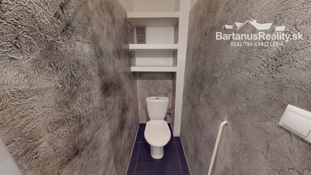 BartanusReality - !!!!! REZERVOVANÉ !!!!!  Na predaj 2-izbový byt vo vyhľadávanej lokalite mesta Trenčín, ul. 28.októbra.