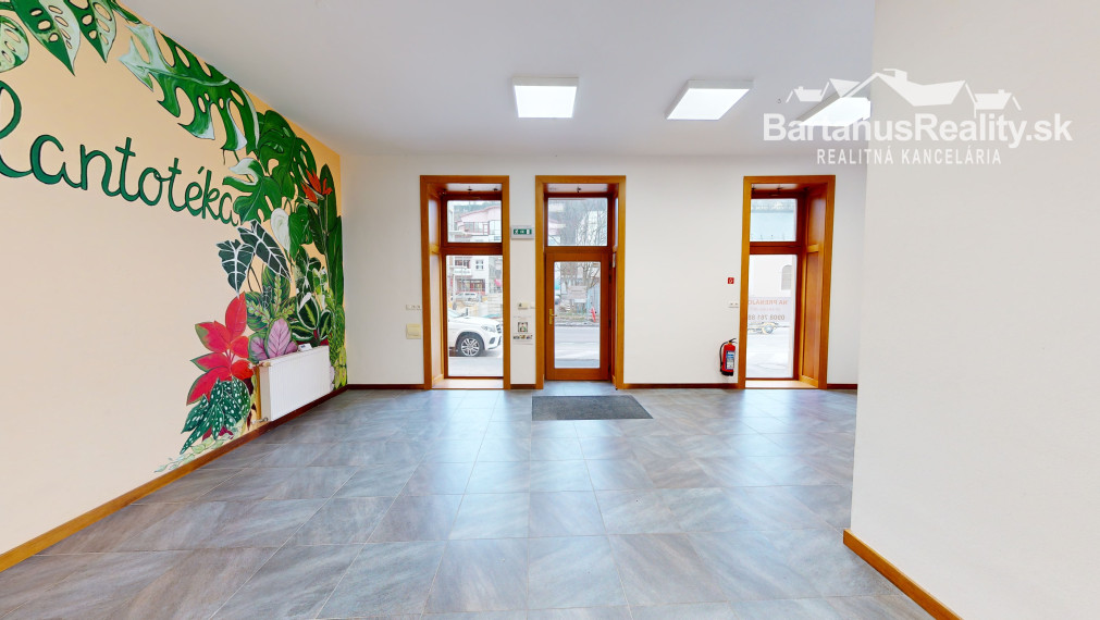 BartanusReality - Na prenájom obchodný priestor s parkovaním v centre Trenčína Námestie. sv. Anny.
