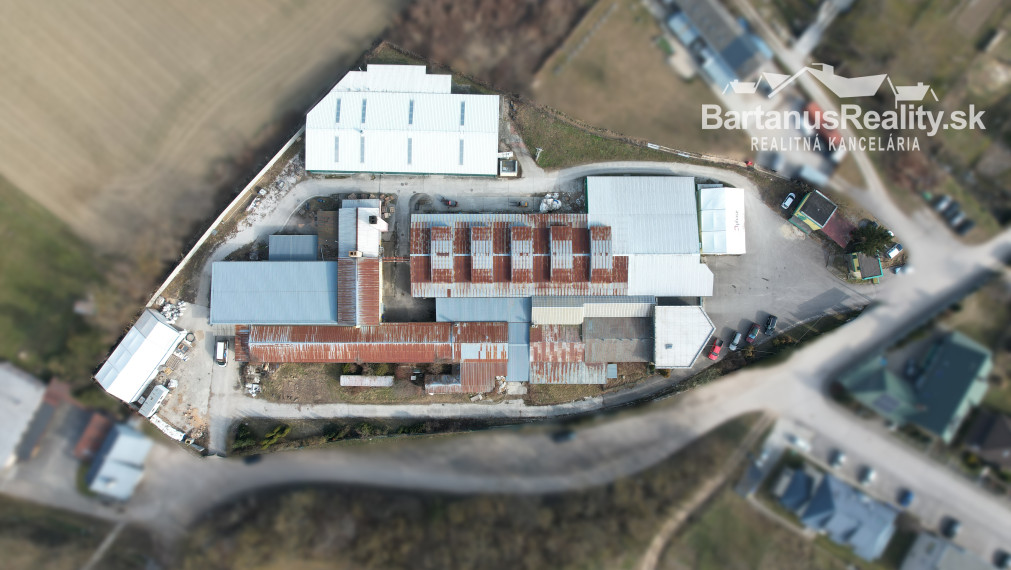 BartanusReality - Ponúkame na prenájom výrobnú halu o rozlohe 941 m2, nachádzajúcu sa v obci Selec.