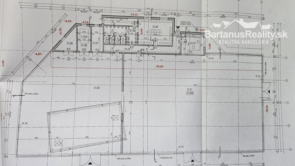 BartanusReality - Ponúkame na prenájom výrobnú halu o rozlohe 941 m2, nachádzajúcu sa v obci Selec.
