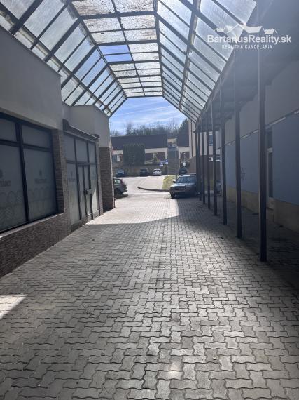 Na prenájom obchodno - kancelársky priestor v Dubnici nad Váhom.