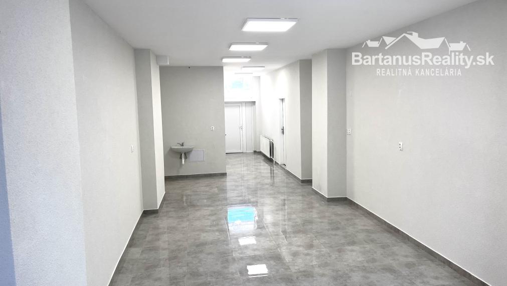 Na prenájom obchodno - kancelársky priestor v Dubnici nad Váhom.