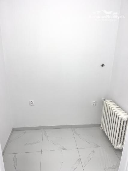 Na prenájom obchodno - kancelársky priestor v Dubnici nad Váhom.