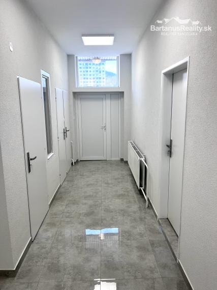 Na prenájom obchodno - kancelársky priestor v Dubnici nad Váhom.