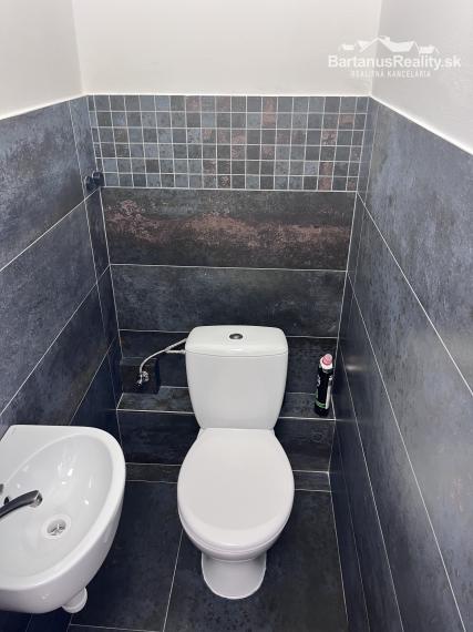 Na prenájom obchodno - kancelársky priestor v Dubnici nad Váhom.