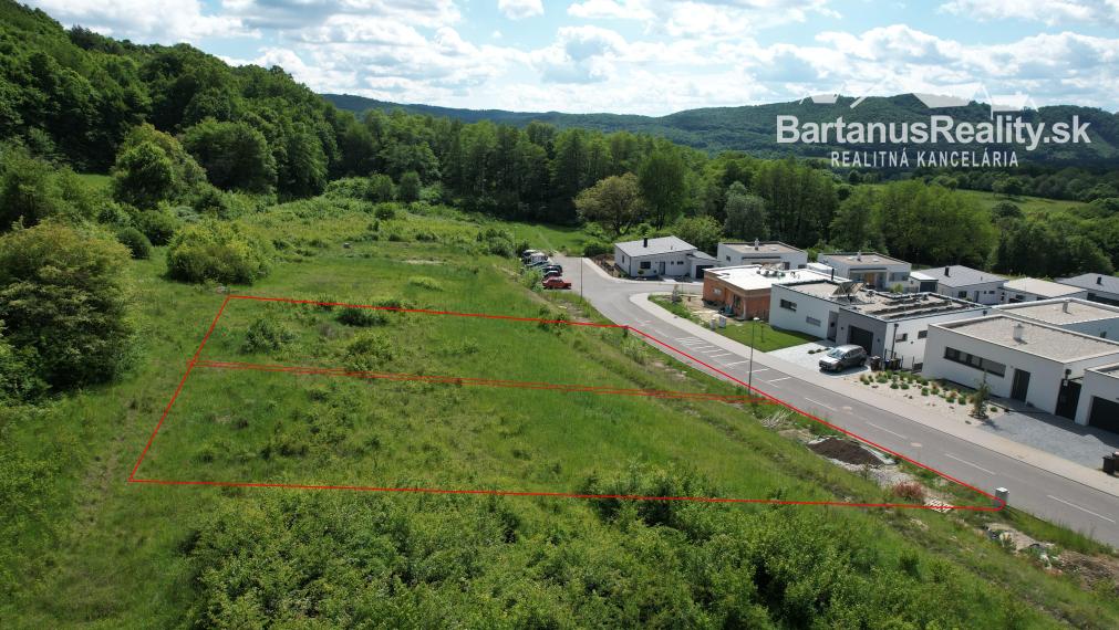 BartanusReality - Na predaj dve lukratívne stavebné parcely v Novej Dubnici, časť Medové lúky.