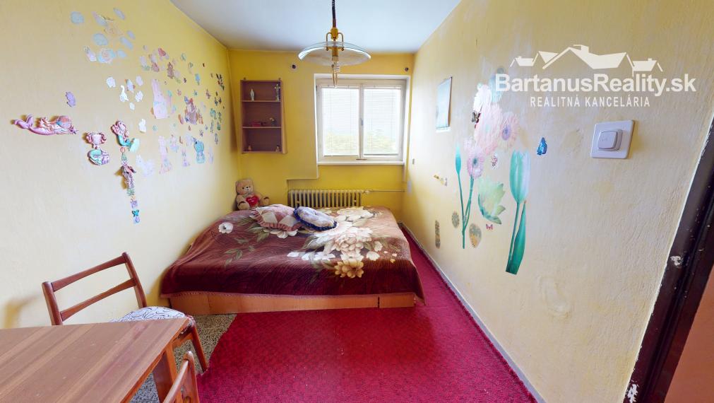 BartanusReality - !!!!! REZERVOVANÉ !!!!!   Na predaj zaujímavý, rozmerný 1 izbový byt v Novej Dubnici, ulica P. Jilemnického.