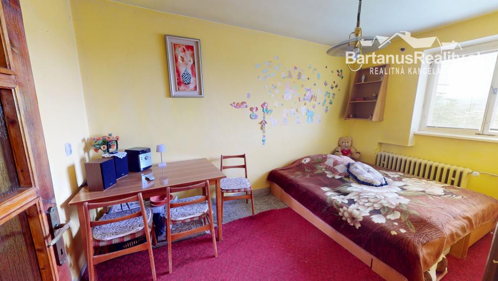 BartanusReality - !!!!! REZERVOVANÉ !!!!!   Na predaj zaujímavý, rozmerný 1 izbový byt v Novej Dubnici, ulica P. Jilemnického.