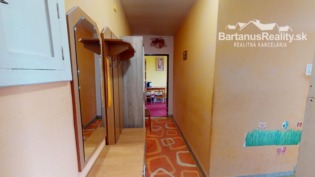 BartanusReality - !!!!! REZERVOVANÉ !!!!!   Na predaj zaujímavý, rozmerný 1 izbový byt v Novej Dubnici, ulica P. Jilemnického.