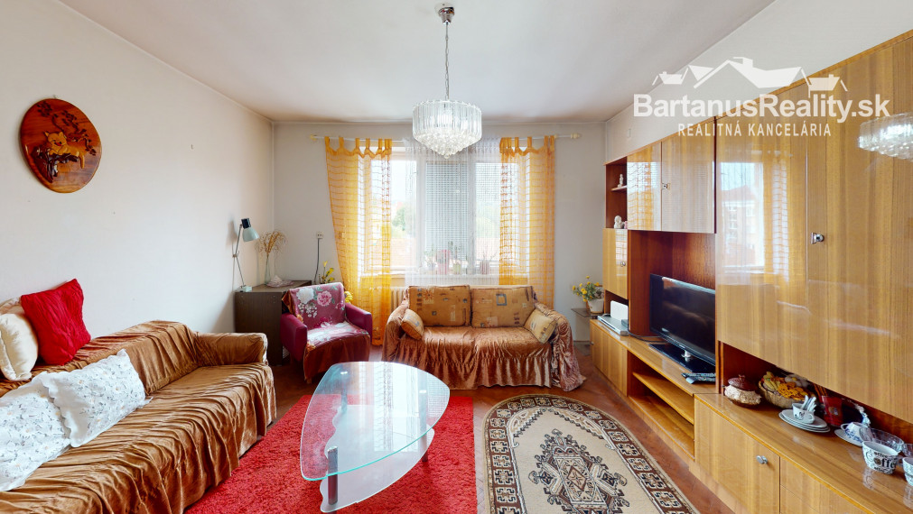 BartanusReality - !!!!! REZERVOVANÉ !!!!!   Na predaj zaujímavý, rozmerný 1 izbový byt v Novej Dubnici, ulica P. Jilemnického.